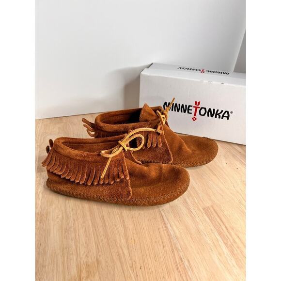 Minnetonka Classic Fringe Softsole Bootie - Picture 4 of 10